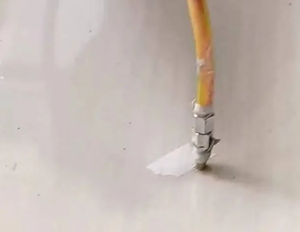 于洪瓷砖空鼓维修公司专业解答在瓷砖铺贴过程中，如果使用的砂料过粗（如全部使用了粗砂），可能会导致以下问题
